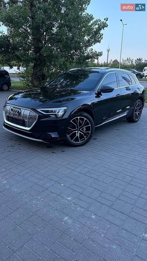 Audi e-tron 2019 VIN WAUZZZGE2LB015236 фото оголошення 3 з 28