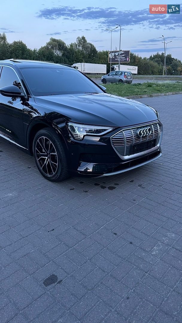 Audi e-tron 2019 VIN WAUZZZGE2LB015236 фото оголошення 7 з 28