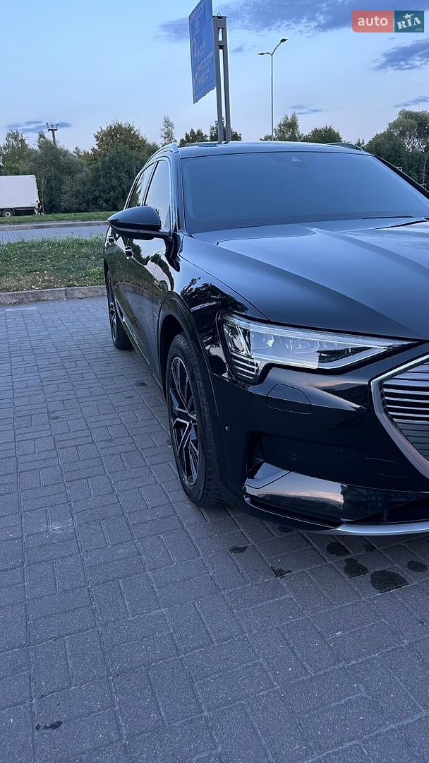 Audi e-tron 2019 VIN WAUZZZGE2LB015236 фото оголошення 8 з 28