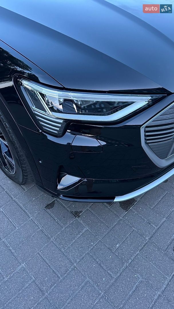 Audi e-tron 2019 VIN WAUZZZGE2LB015236 фото оголошення 9 з 28