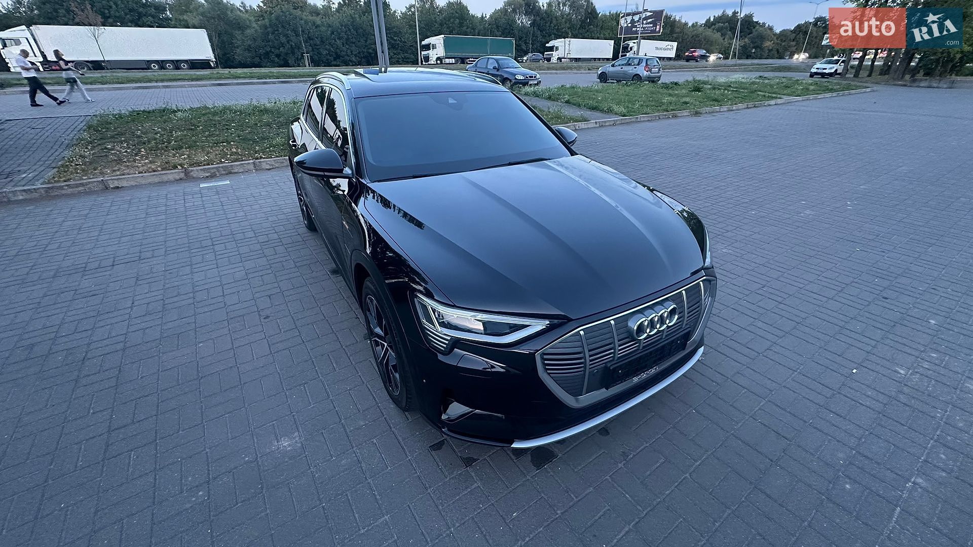 Audi e-tron 2019 VIN WAUZZZGE2LB015236 фото оголошення 12 з 28