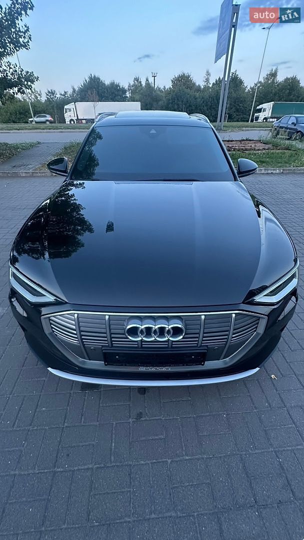 Audi e-tron 2019 VIN WAUZZZGE2LB015236 фото оголошення 14 з 28