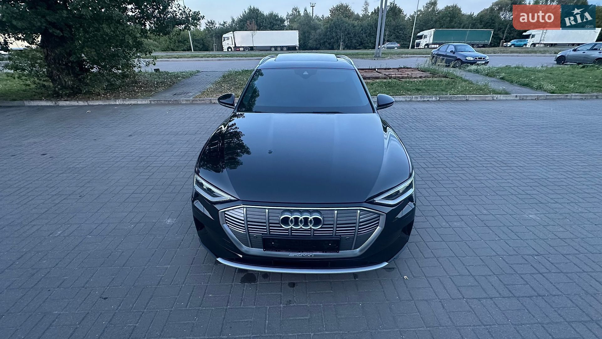 Audi e-tron 2019 VIN WAUZZZGE2LB015236 фото оголошення 13 з 28