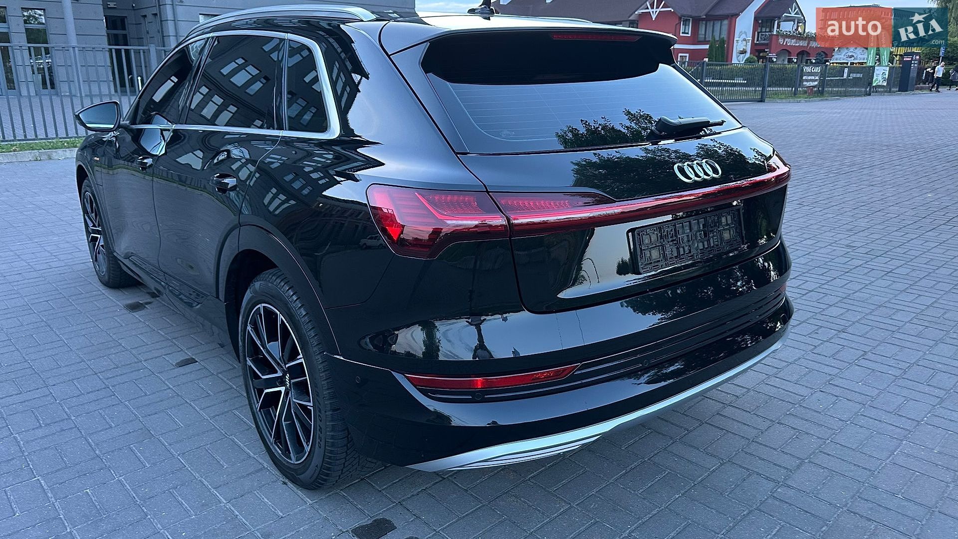 Audi e-tron 2019 VIN WAUZZZGE2LB015236 фото оголошення 18 з 28