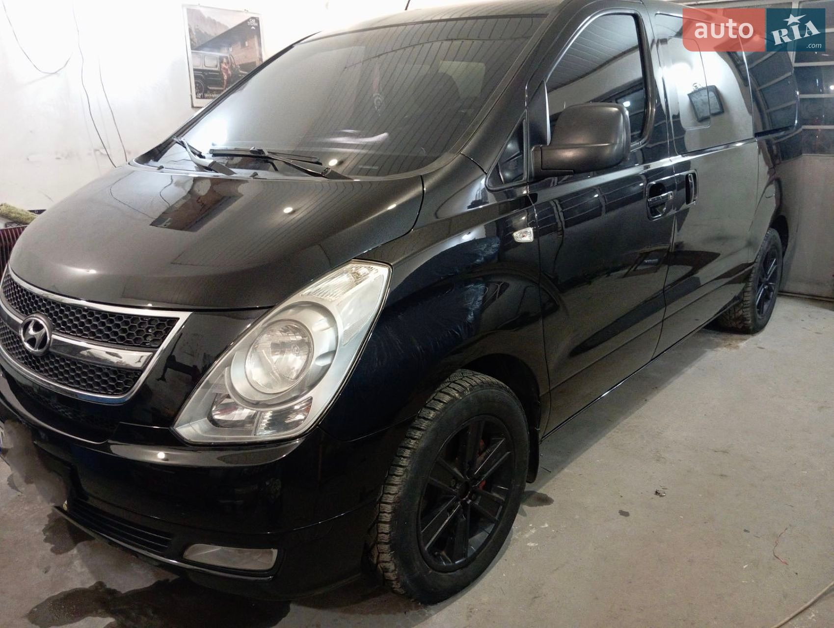 Hyundai H-1 2009 VIN KMHWH81JP9U154363 фото оголошення 3 з 21