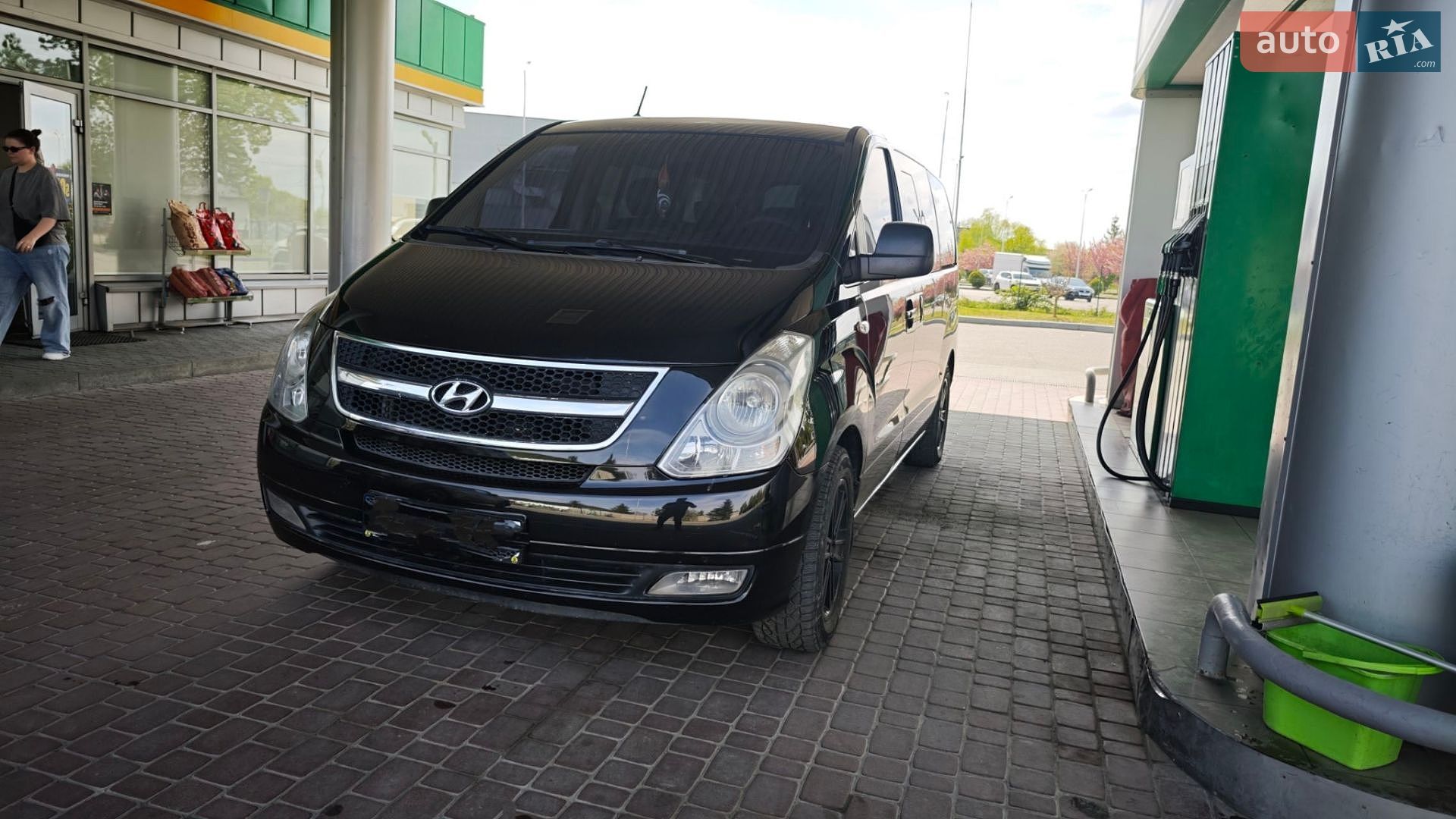 Hyundai H-1 2009 VIN KMHWH81JP9U154363 фото оголошення 2 з 21