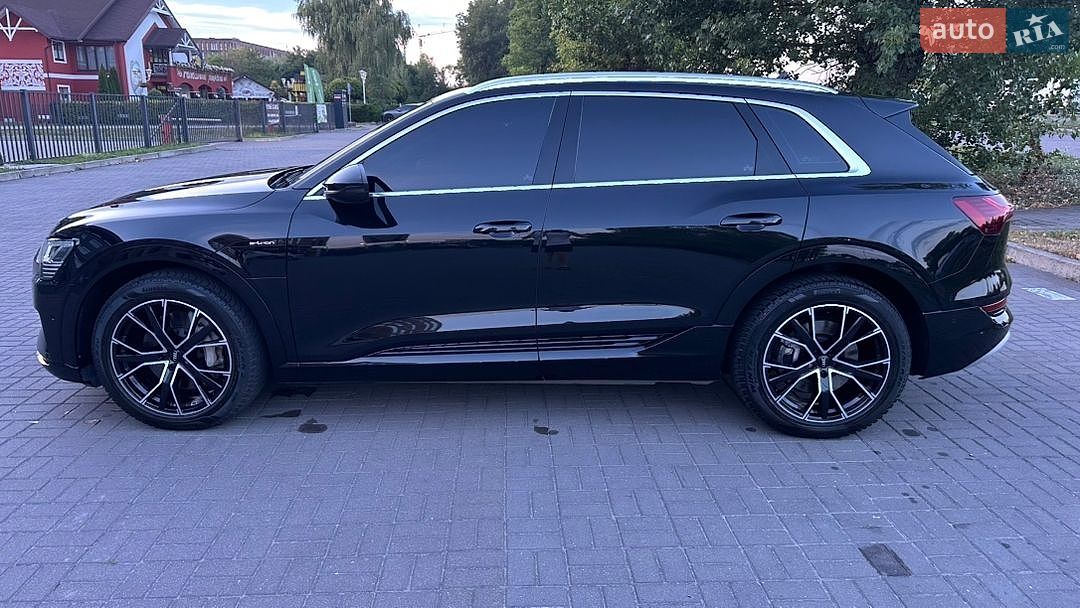 Audi e-tron 2019 VIN WAUZZZGE2LB015236 фото оголошення 19 з 28
