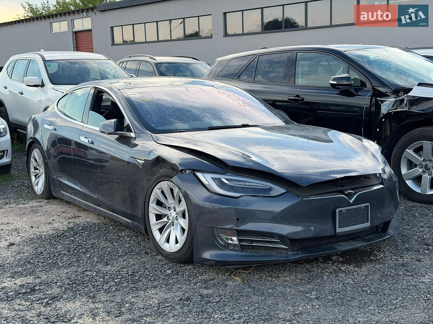 Tesla Model S 2018 VIN 5YJSA1E22JF275460 фото оголошення 2 з 6