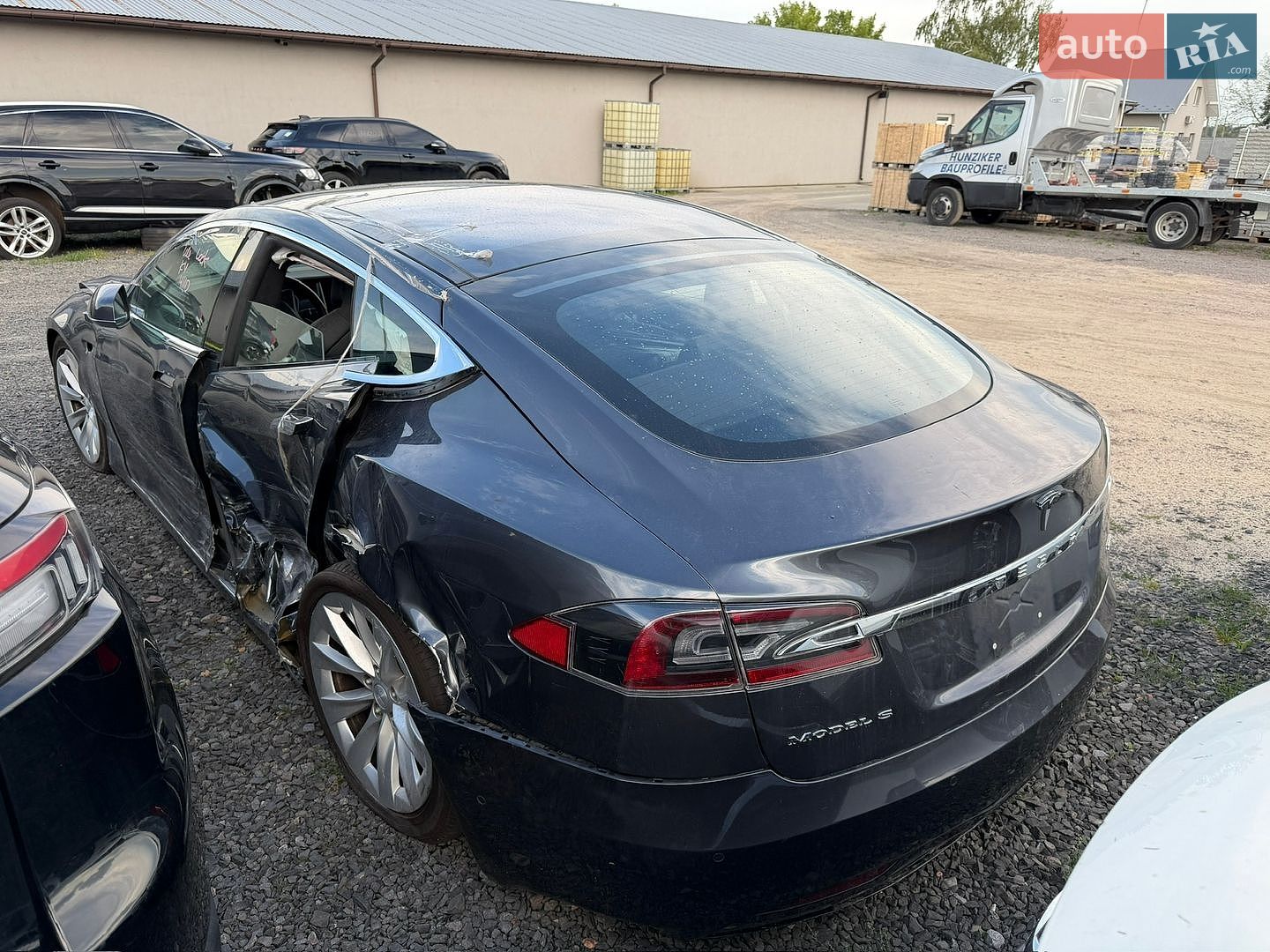 Tesla Model S 2018 VIN 5YJSA1E22JF275460 фото оголошення 4 з 6