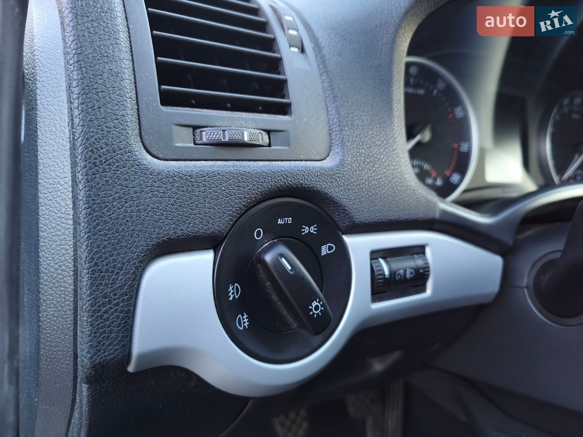 Skoda Octavia 2011 VIN TMBKK61Z7C2055475 фото оголошення 23 з 31