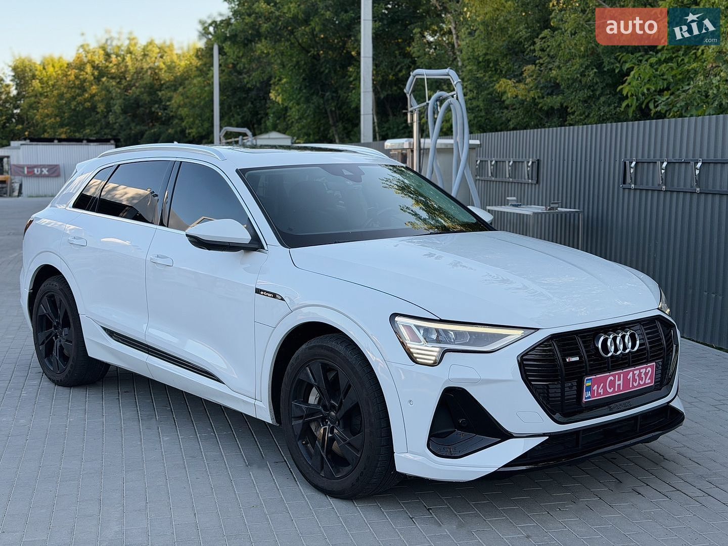 Audi e-tron 2021 VIN WA1LAAGE8MB002102 фото оголошення 3 з 31