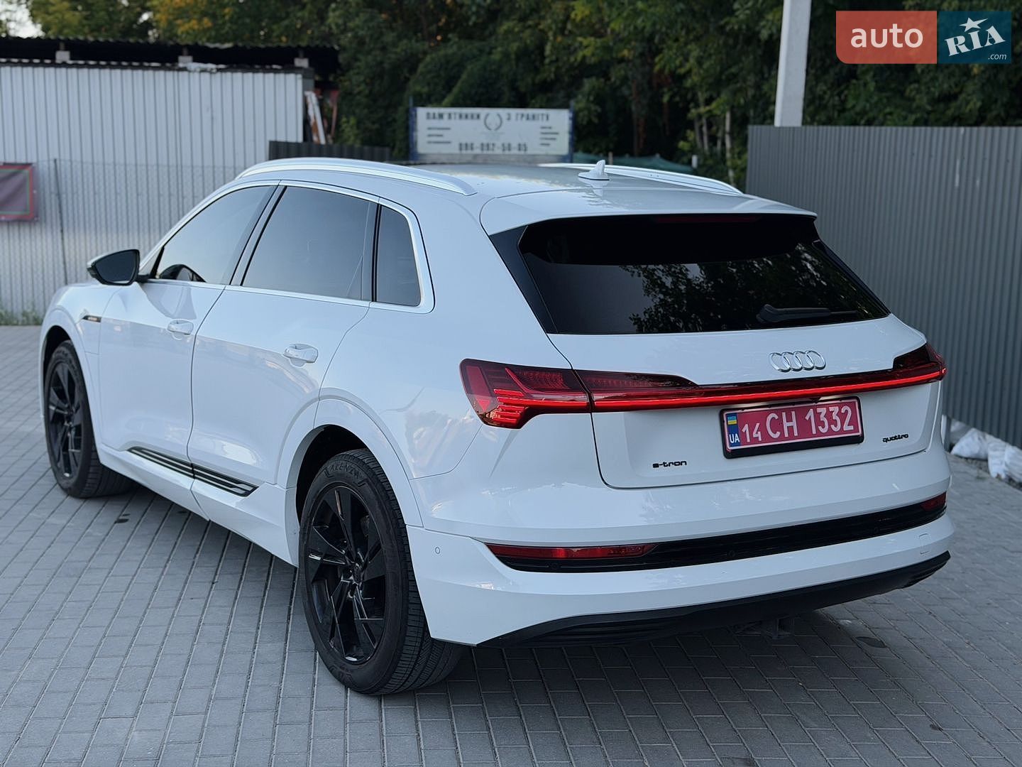 Audi e-tron 2021 VIN WA1LAAGE8MB002102 фото оголошення 7 з 31