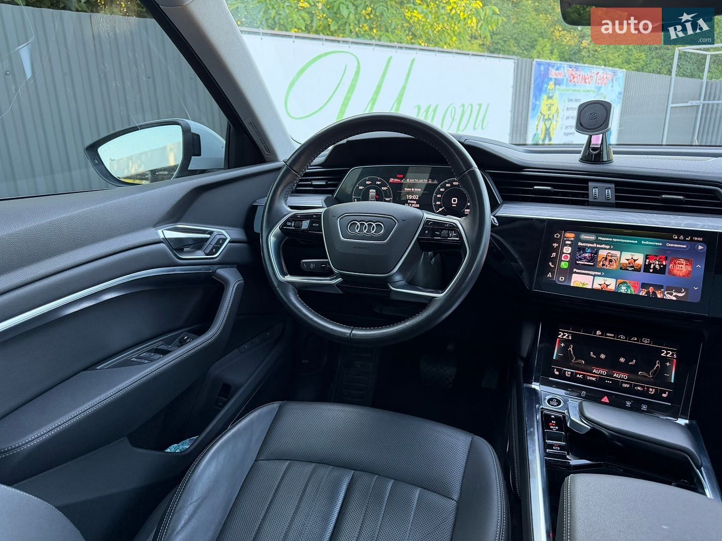 Audi e-tron 2021 VIN WA1LAAGE8MB002102 фото оголошення 9 з 25