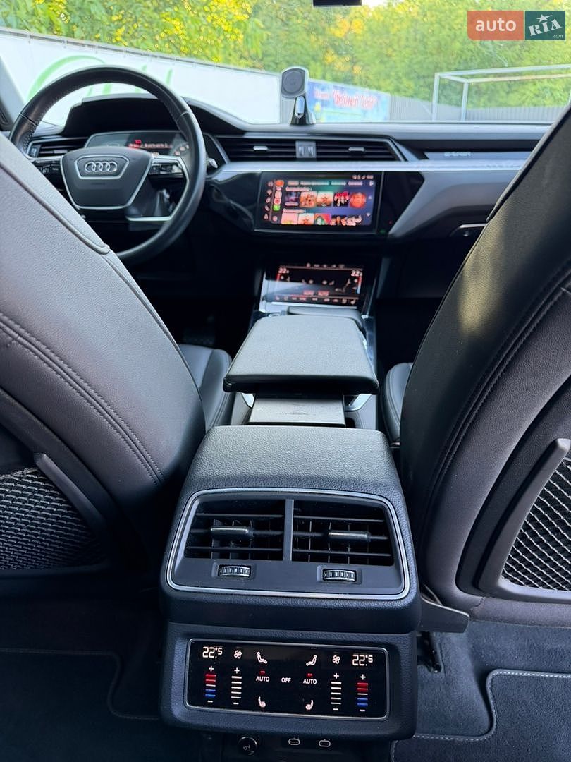 Audi e-tron 2021 VIN WA1LAAGE8MB002102 фото оголошення 11 з 25