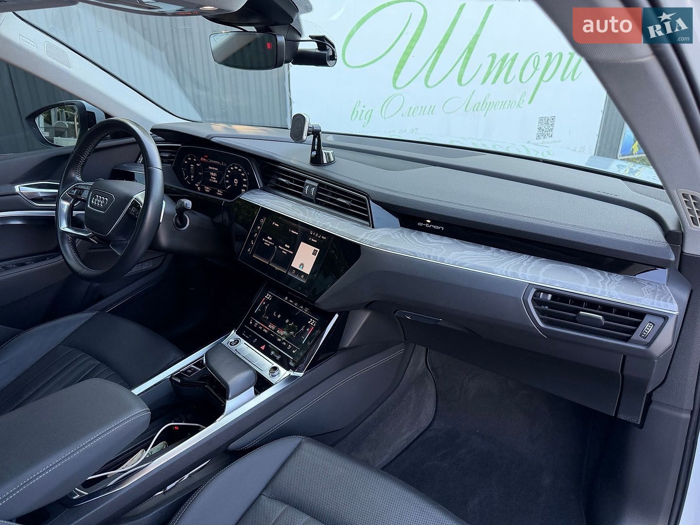 Audi e-tron 2021 VIN WA1LAAGE8MB002102 фото оголошення 12 з 25