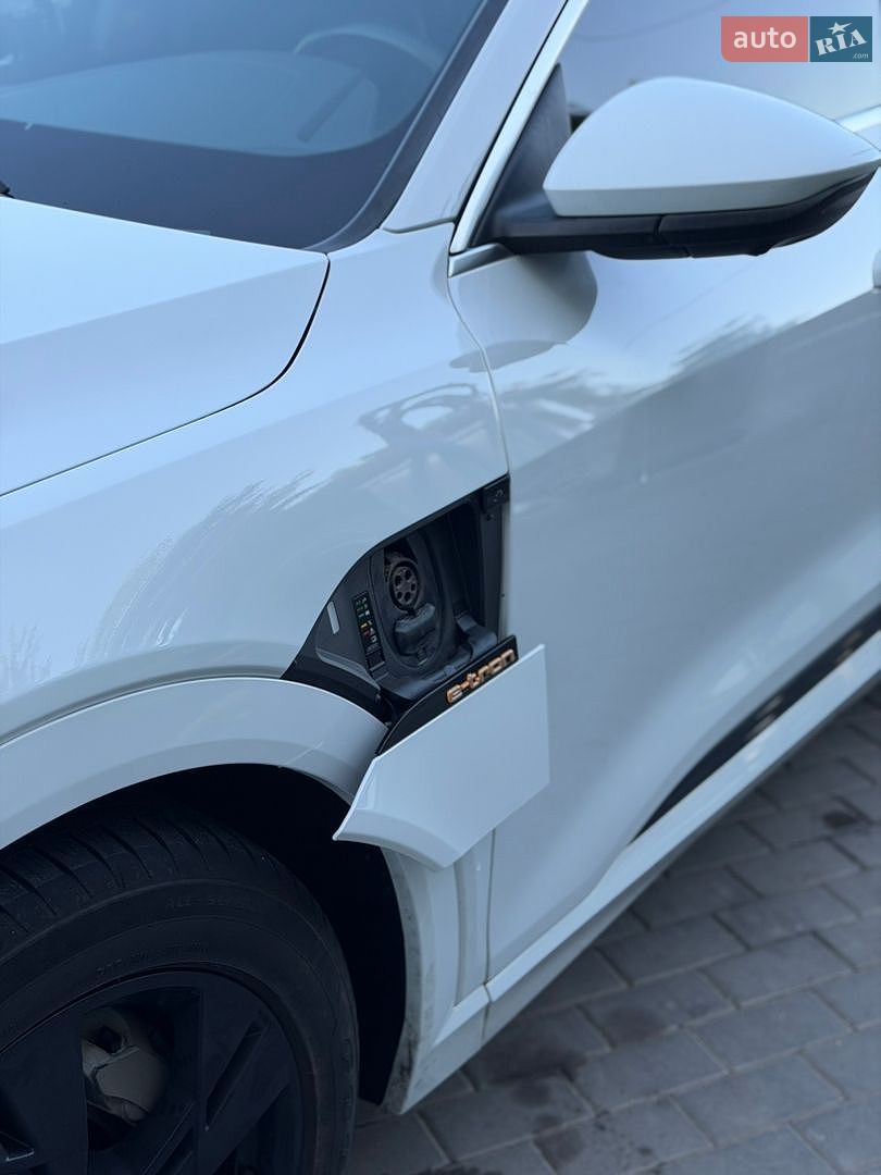 Audi e-tron 2021 VIN WA1LAAGE8MB002102 фото оголошення 21 з 25