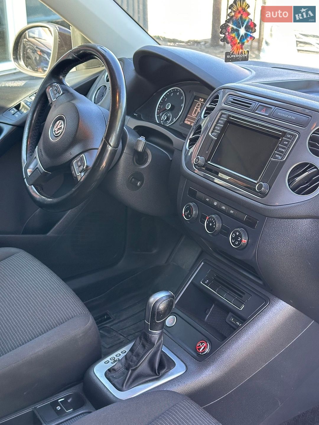 Volkswagen Tiguan 2017 VIN WVGAV7AX6HK042324 фото оголошення 9 з 19