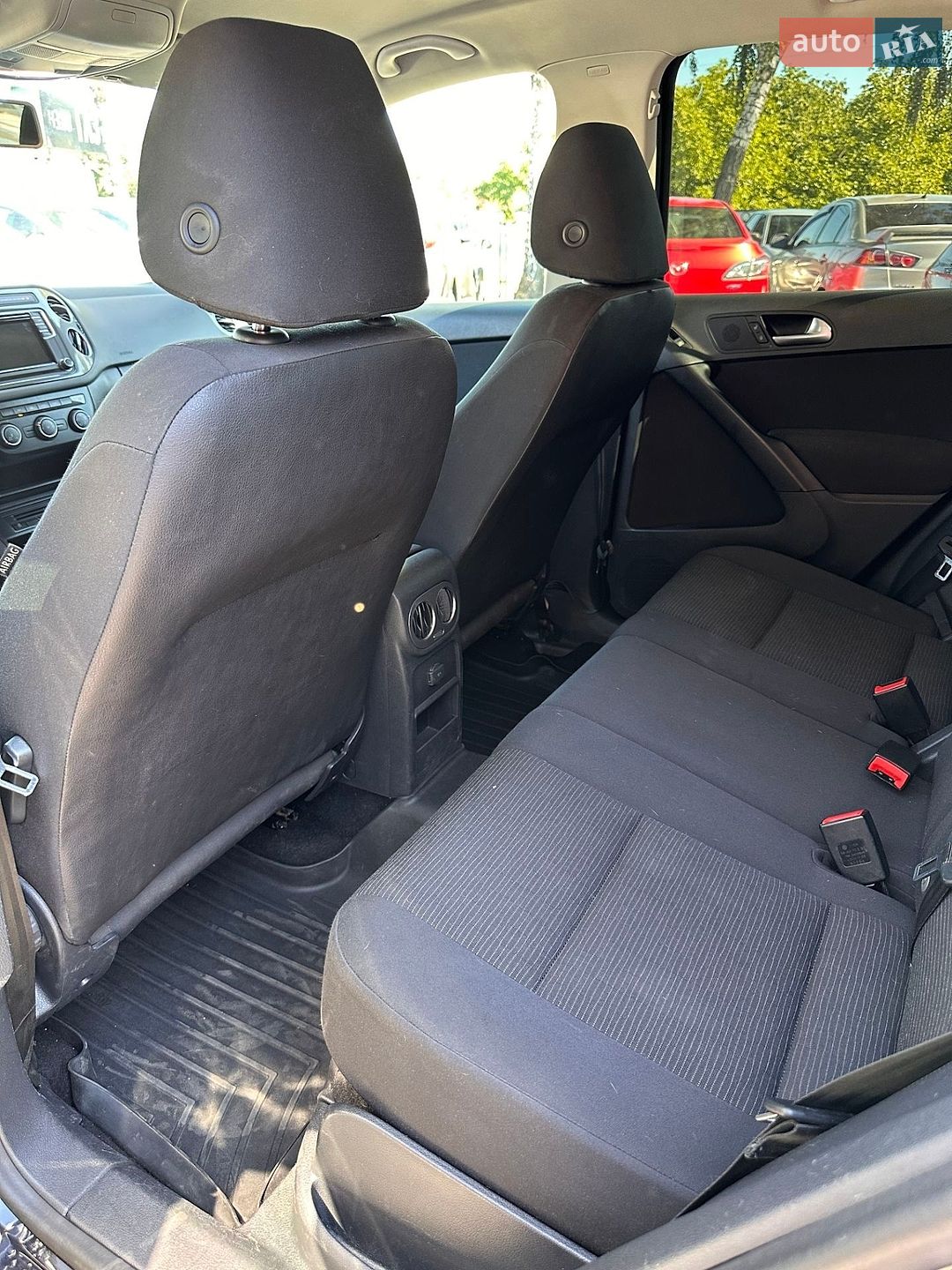 Volkswagen Tiguan 2017 VIN WVGAV7AX6HK042324 фото оголошення 7 з 19