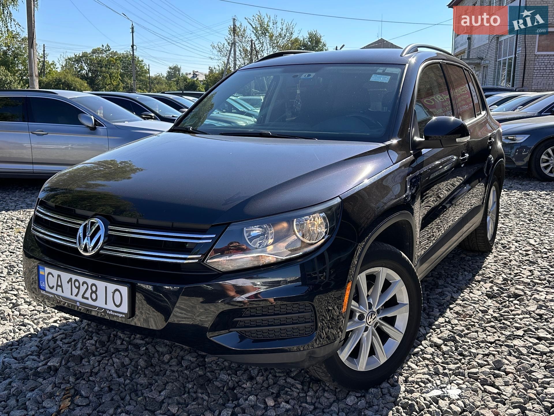 Volkswagen Tiguan 2017 VIN WVGAV7AX6HK042324 фото оголошення 2 з 19