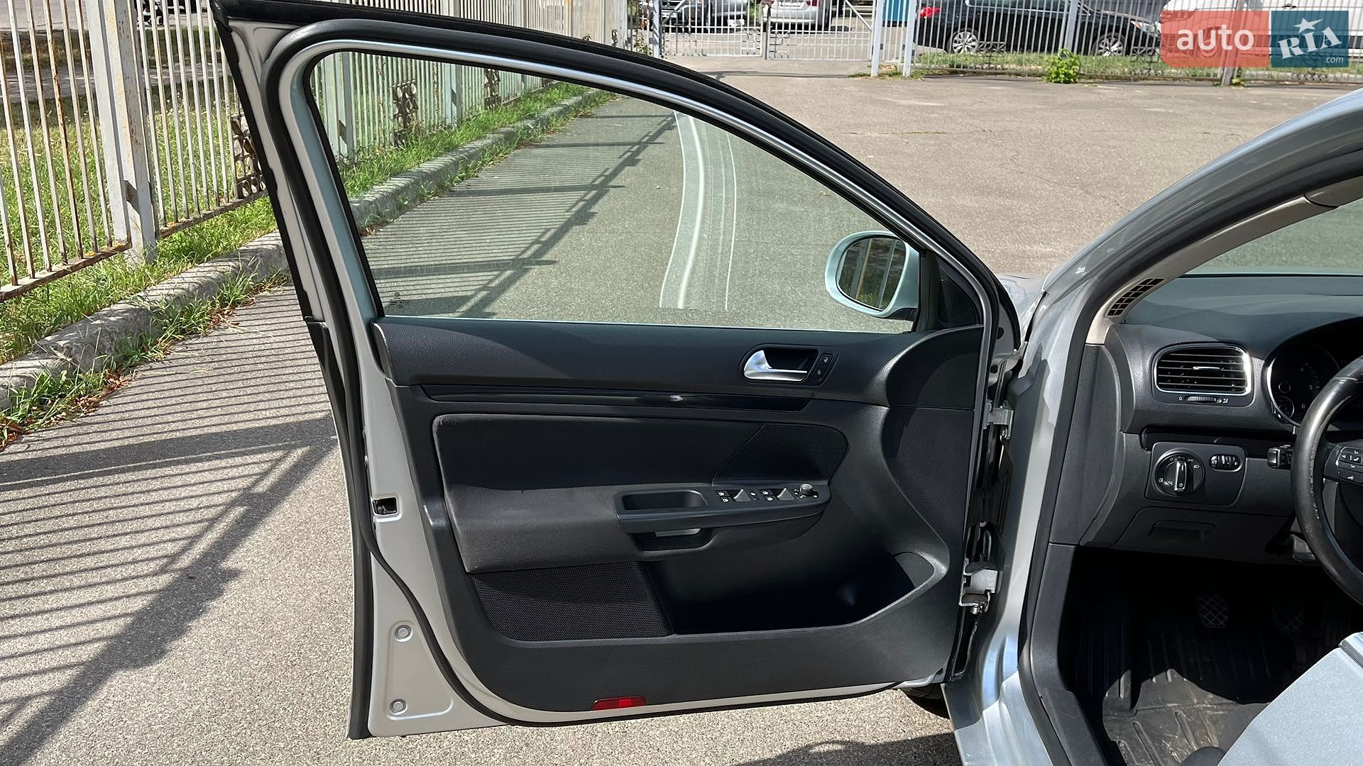 Volkswagen Golf 2010 VIN WVWZZZ1KZAM680091 фото оголошення 15 з 93