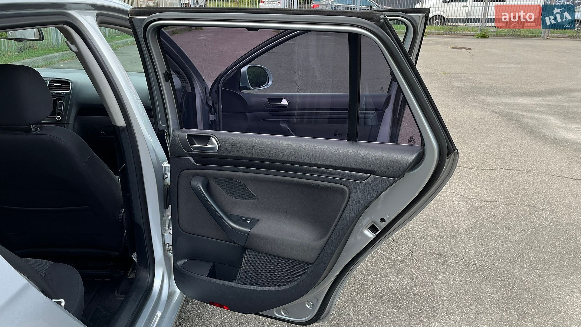 Volkswagen Golf 2010 VIN WVWZZZ1KZAM680091 фото оголошення 51 з 93