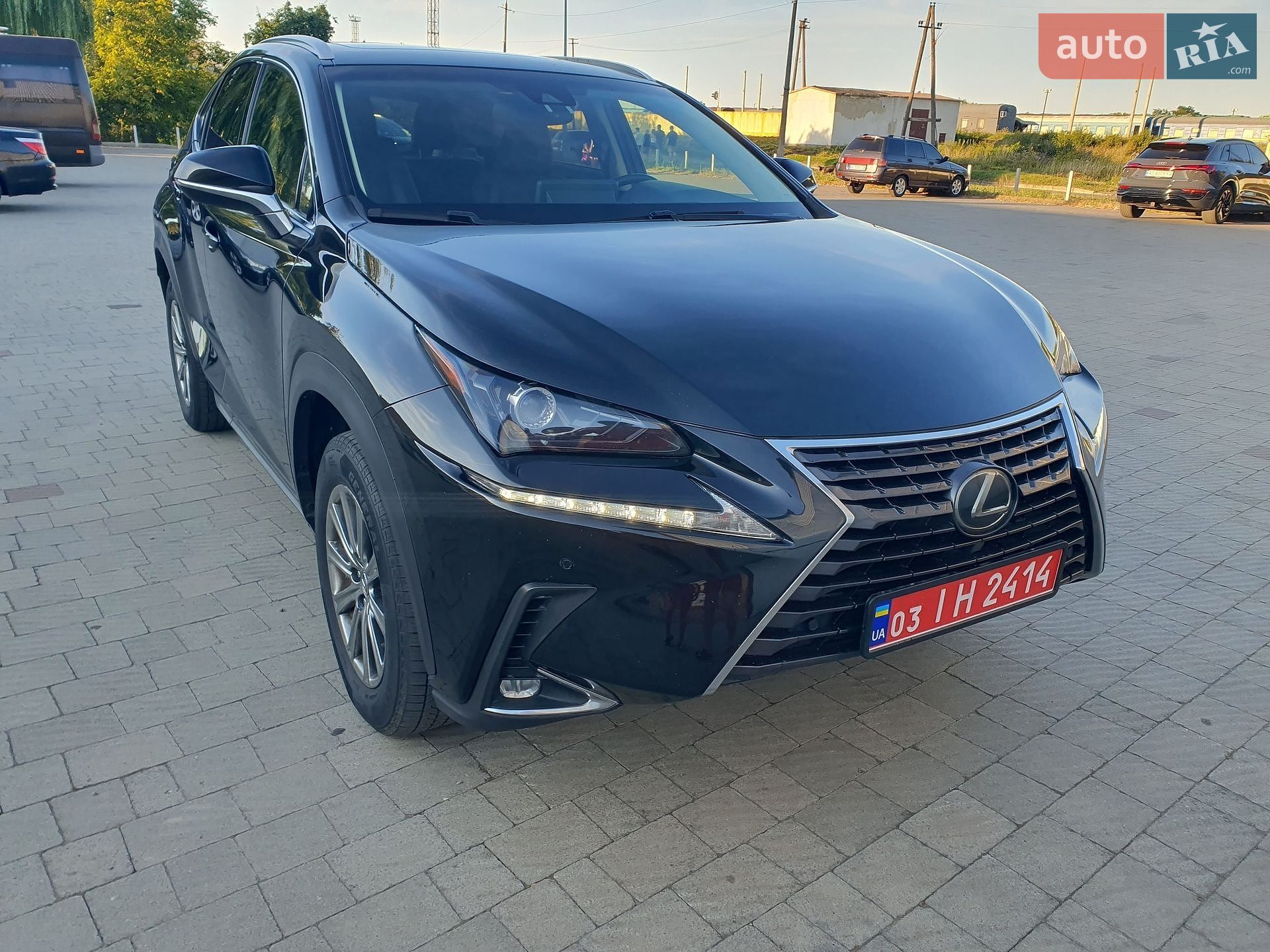 Lexus NX 2018 VIN JTJBARBZ0K2186567 фото оголошення 3 з 34