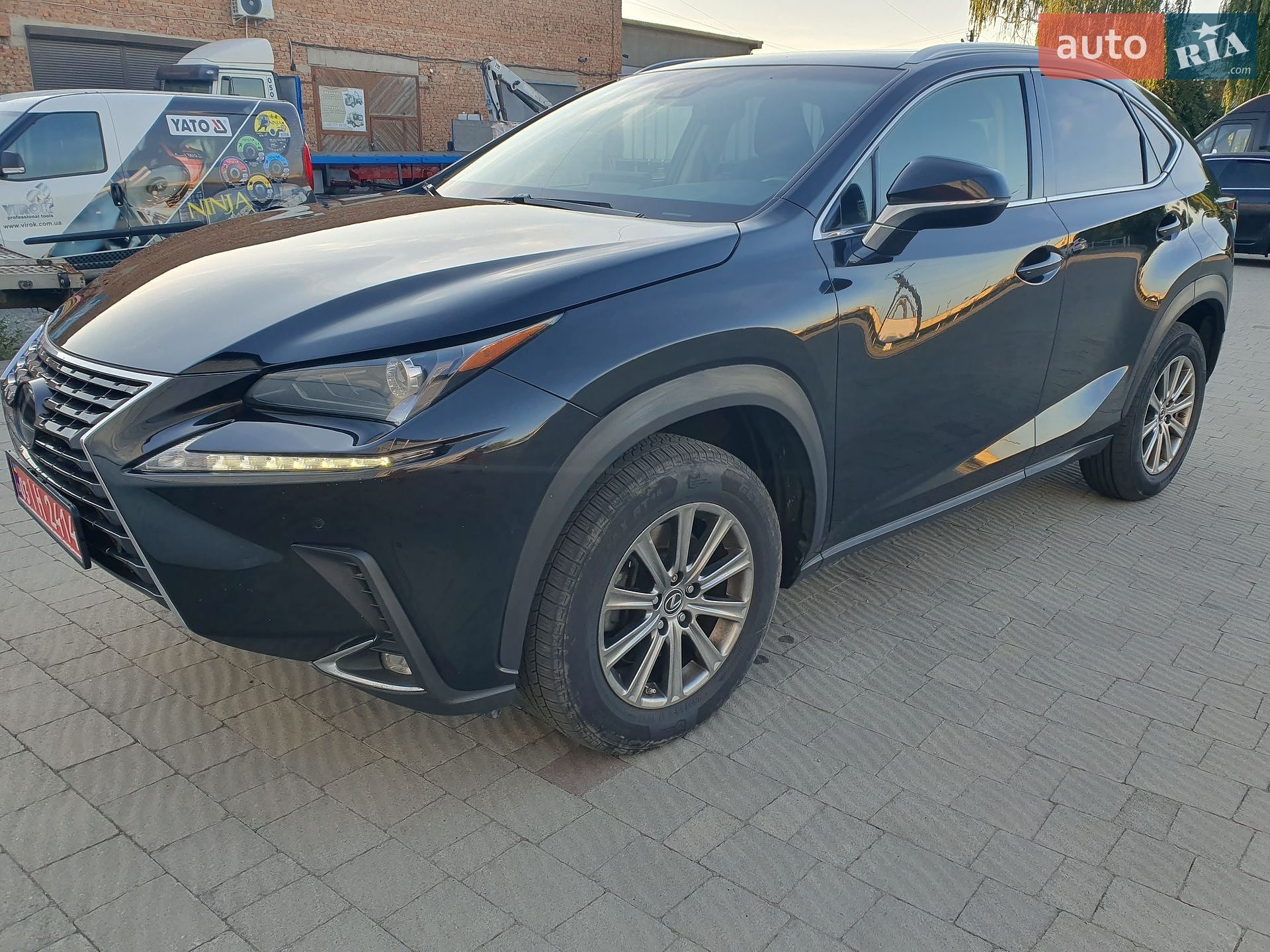 Lexus NX 2018 VIN JTJBARBZ0K2186567 фото оголошення 7 з 34