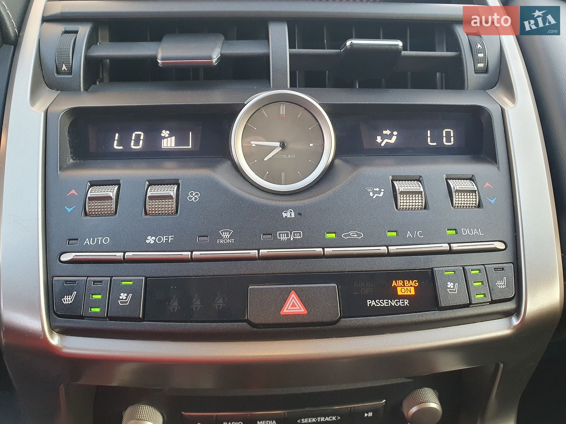 Lexus NX 2018 VIN JTJBARBZ0K2186567 фото оголошення 19 з 34