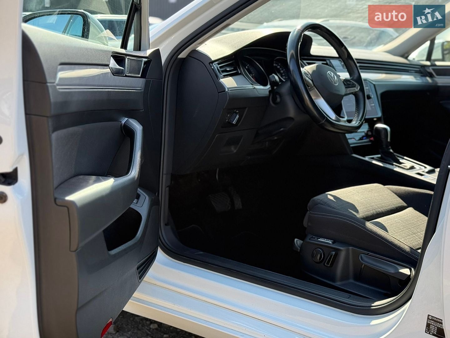 Volkswagen Passat 2020 VIN WVWZZZ3CZME002985 фото оголошення 18 з 86