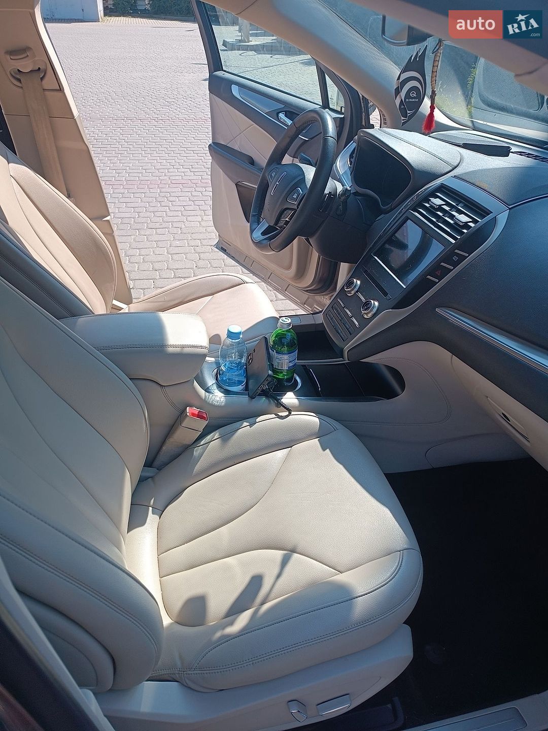 Lincoln MKC 2018 VIN 5LMCJ1D92KUL18747 фото оголошення 9 з 10