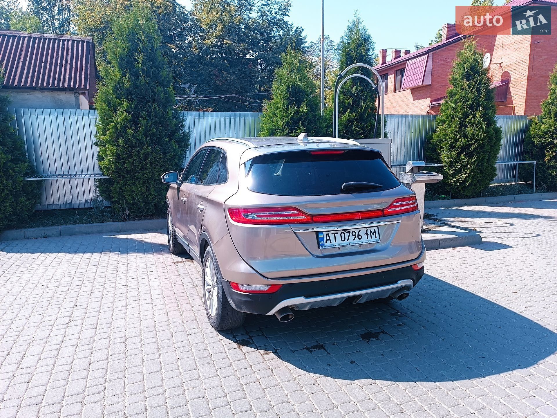 Lincoln MKC 2018 VIN 5LMCJ1D92KUL18747 фото оголошення 4 з 10