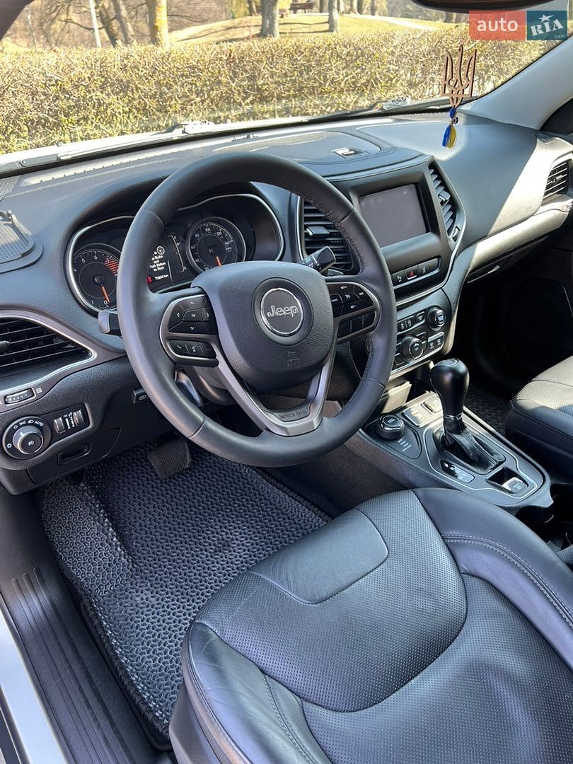 Jeep Cherokee 2021 VIN 1C4PJMMX6MD223068 фото оголошення 10 з 13