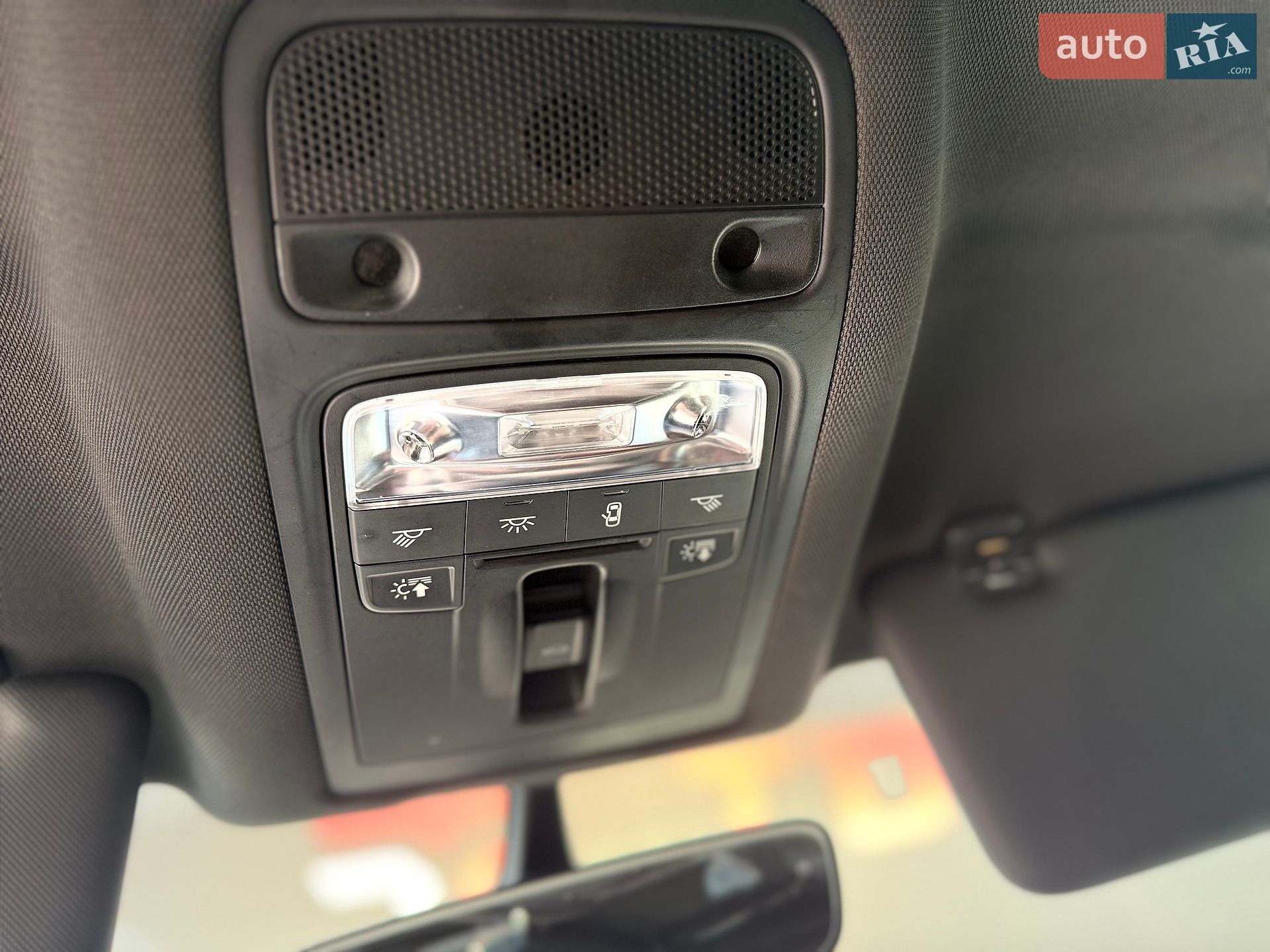 Audi Q3 2018 VIN WA1BCCFSXJR012223 фото оголошення 33 з 60