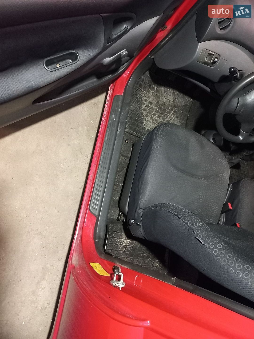 Toyota Yaris 2004 VIN VNKJV18390A355373 фото оголошення 10 з 18