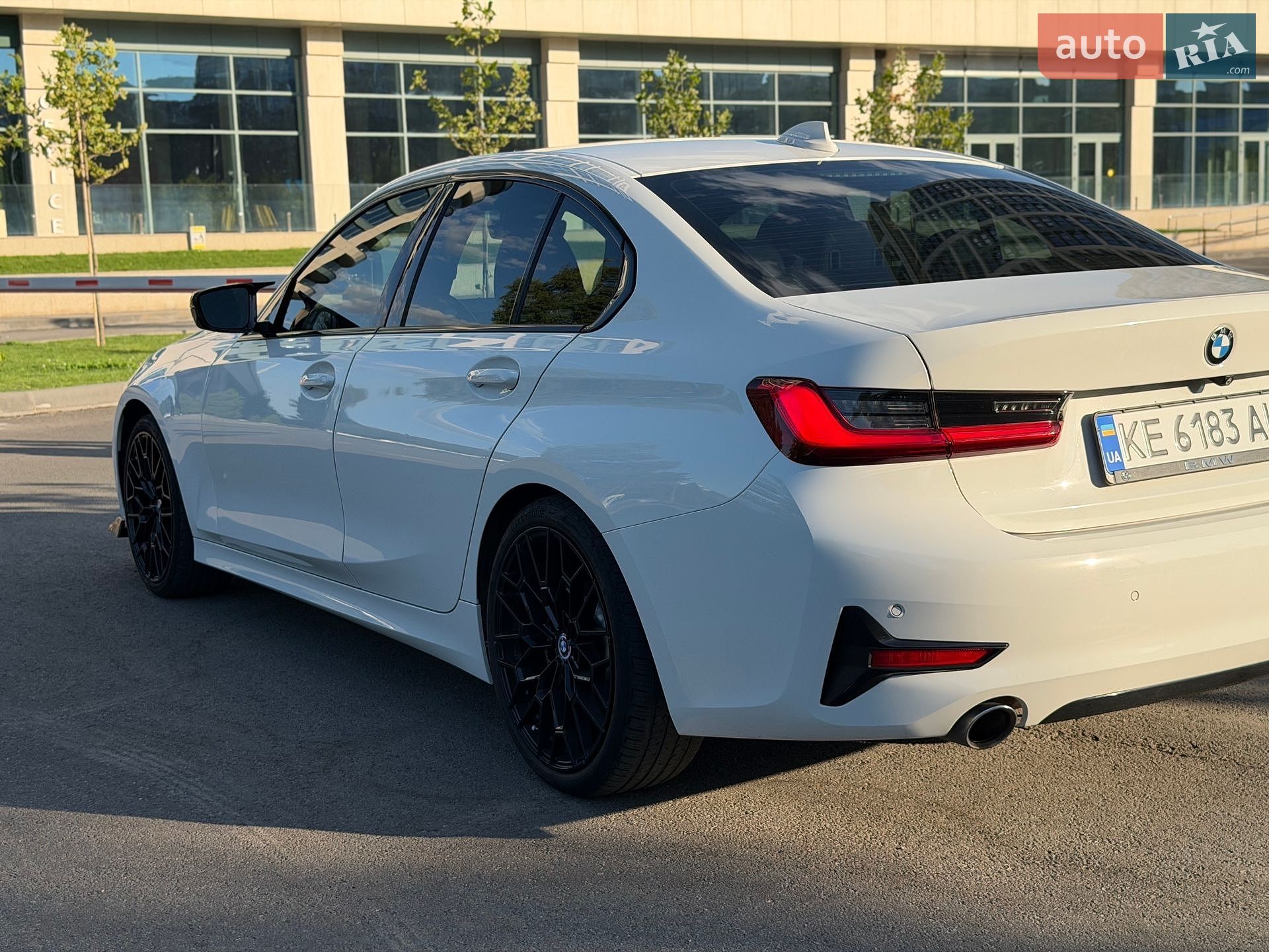 BMW 3 Series 2021 VIN 3MW5R1J06M8B79590 фото оголошення 5 з 52