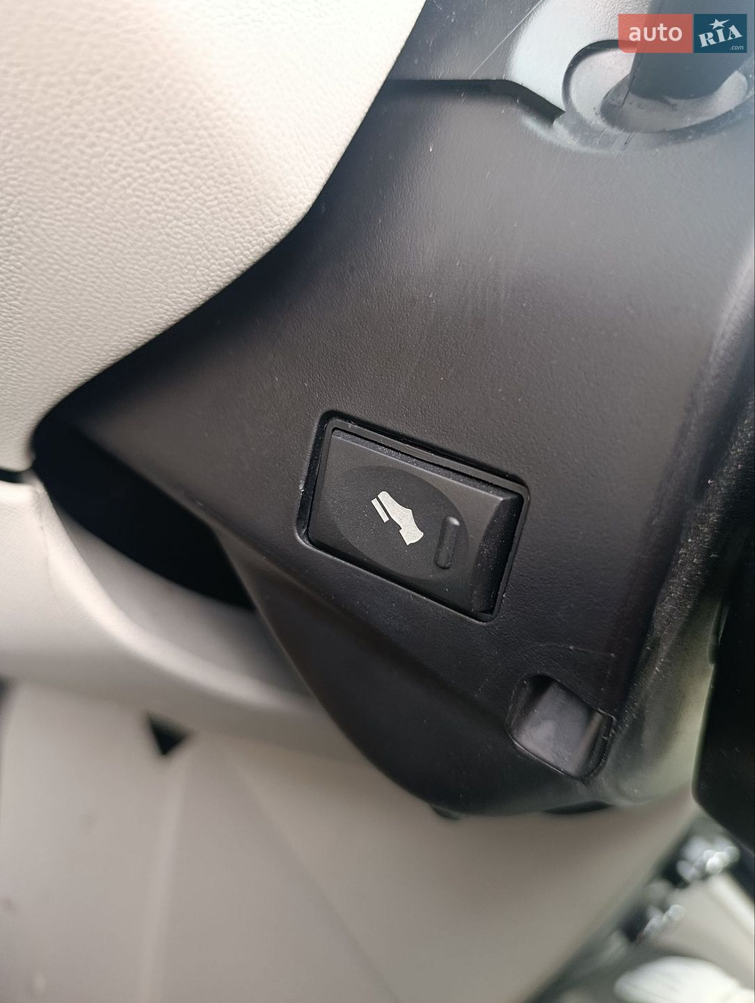 Volkswagen Routan 2013 VIN 2C4RVABG7ER134381 фото оголошення 29 з 45