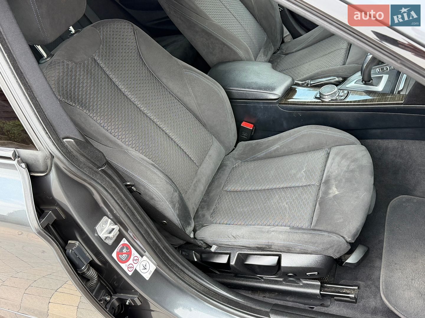 BMW 3 Series 2015 VIN WBA3Y51050GZ92190 фото оголошення 28 з 56