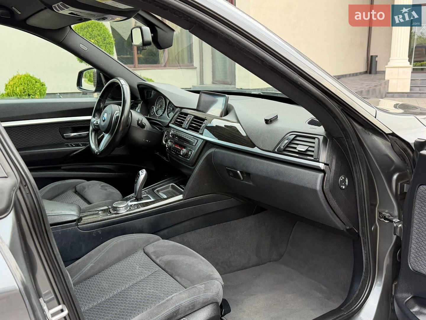 BMW 3 Series 2015 VIN WBA3Y51050GZ92190 фото оголошення 32 з 56