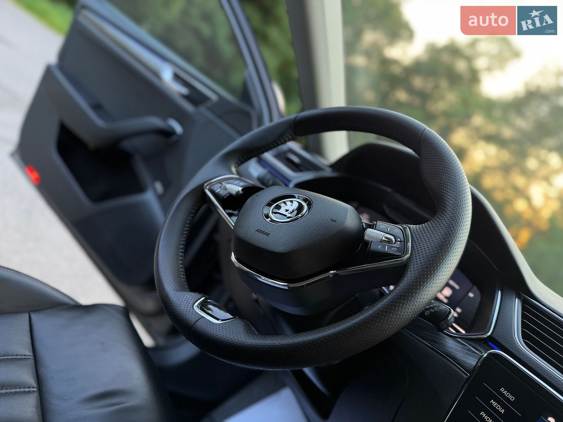 Skoda Superb 2022 VIN TMBLR9NPXP7014468 фото оголошення 57 з 70
