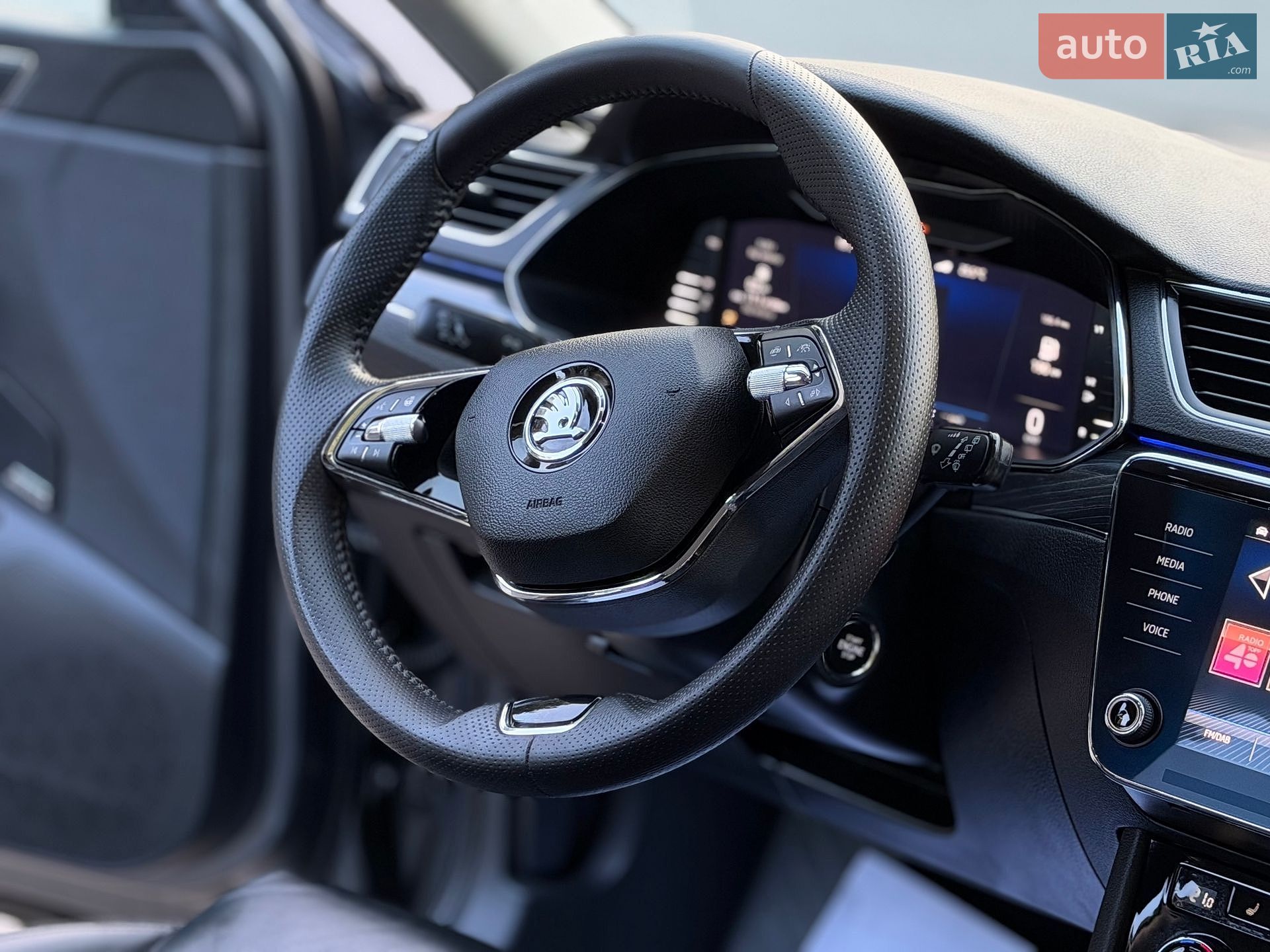 Skoda Superb 2022 VIN TMBLR9NPXP7014468 фото оголошення 64 з 70