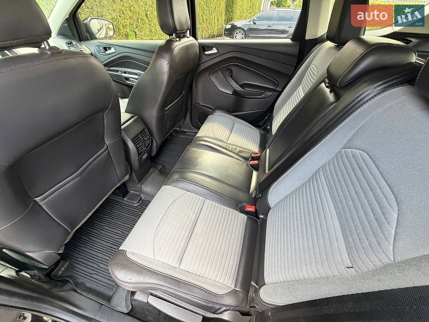 Ford Escape 2018 VIN 1FMCU0GD4JUB35353 фото оголошення 35 з 54