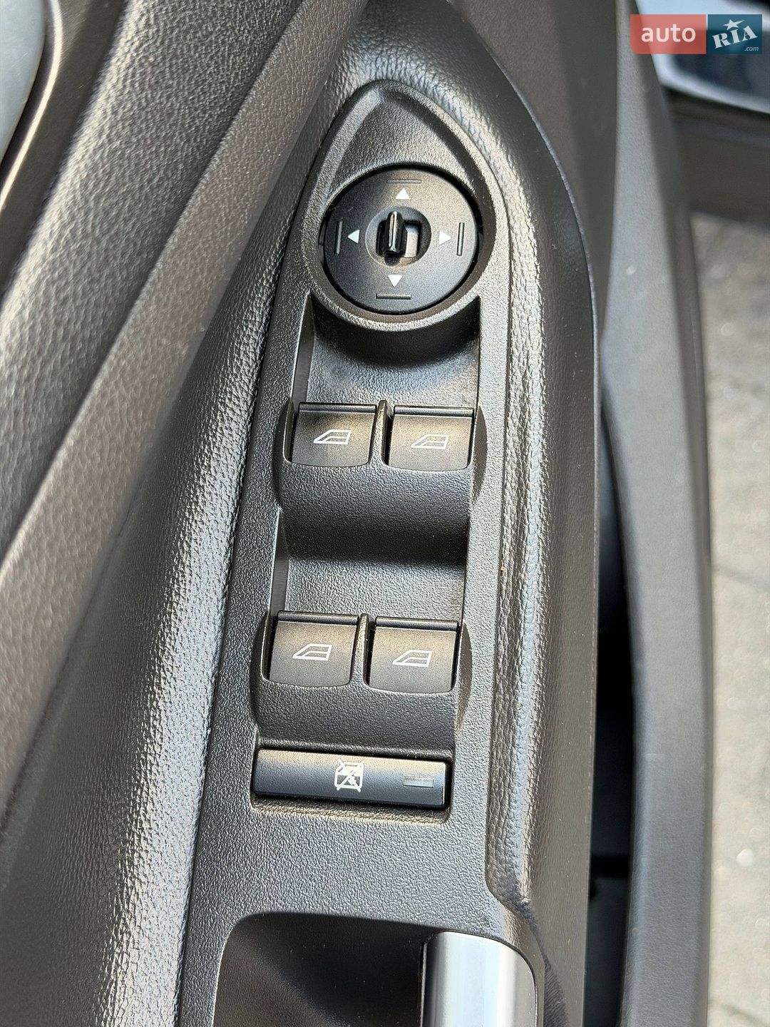 Ford Escape 2018 VIN 1FMCU0GD4JUB35353 фото оголошення 33 з 54