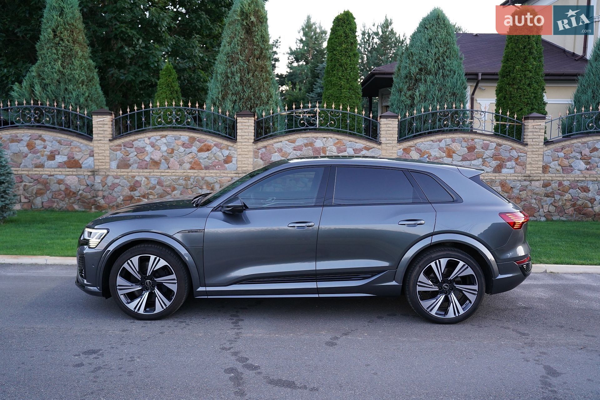 Audi SQ8 e-tron 2023 VIN WAUZZZGE7RB034437 фото оголошення 18 з 42
