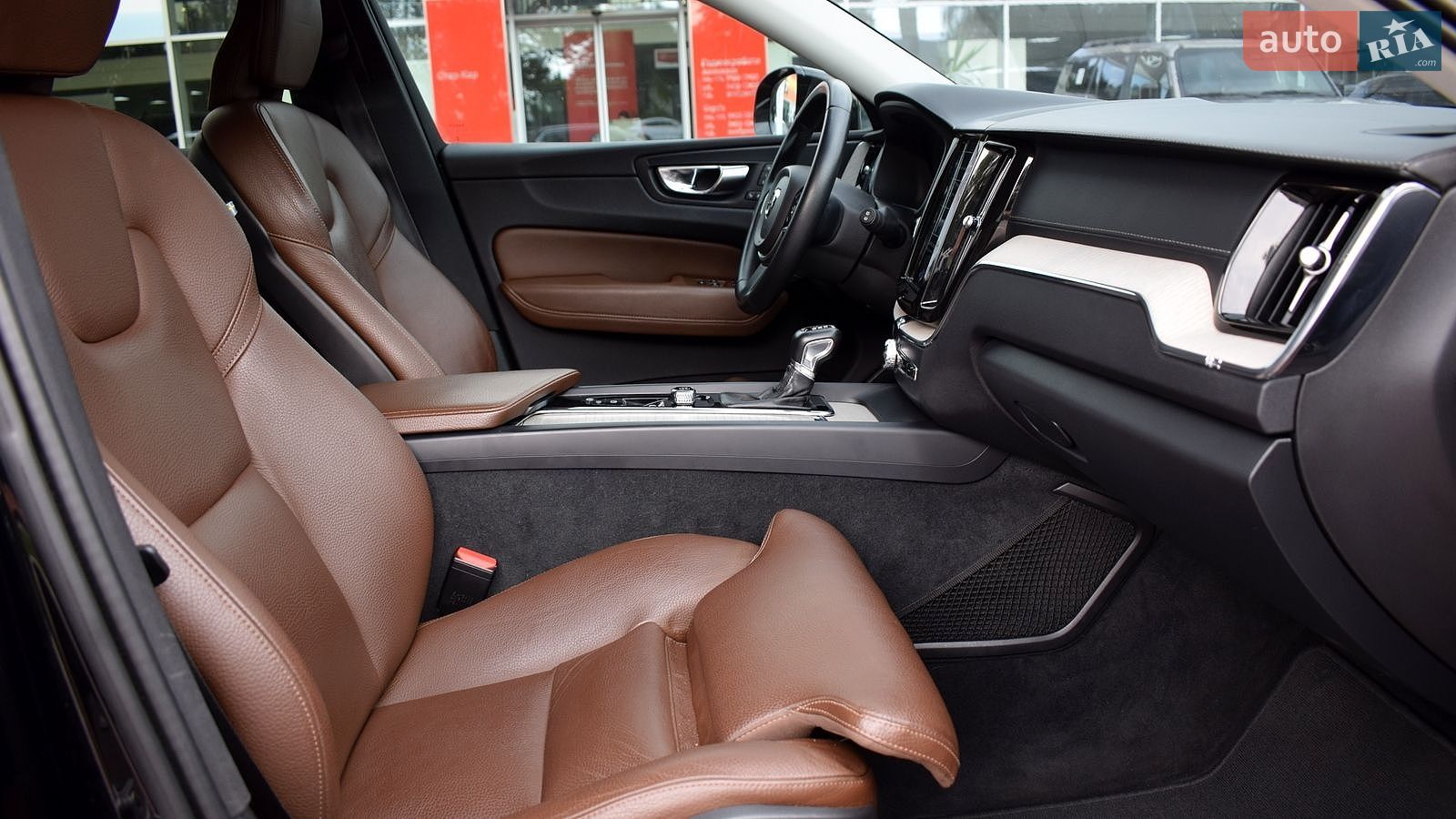 Volvo XC60 2018 VIN YV1UZA8UDK1197982 фото оголошення 6 з 32