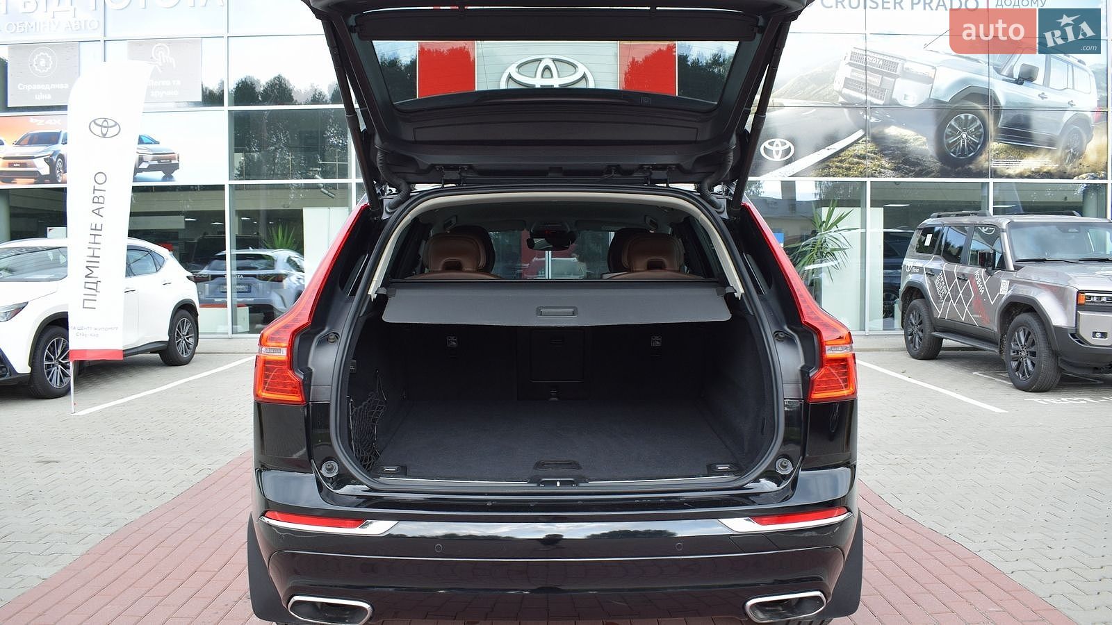 Volvo XC60 2018 VIN YV1UZA8UDK1197982 фото оголошення 10 з 32