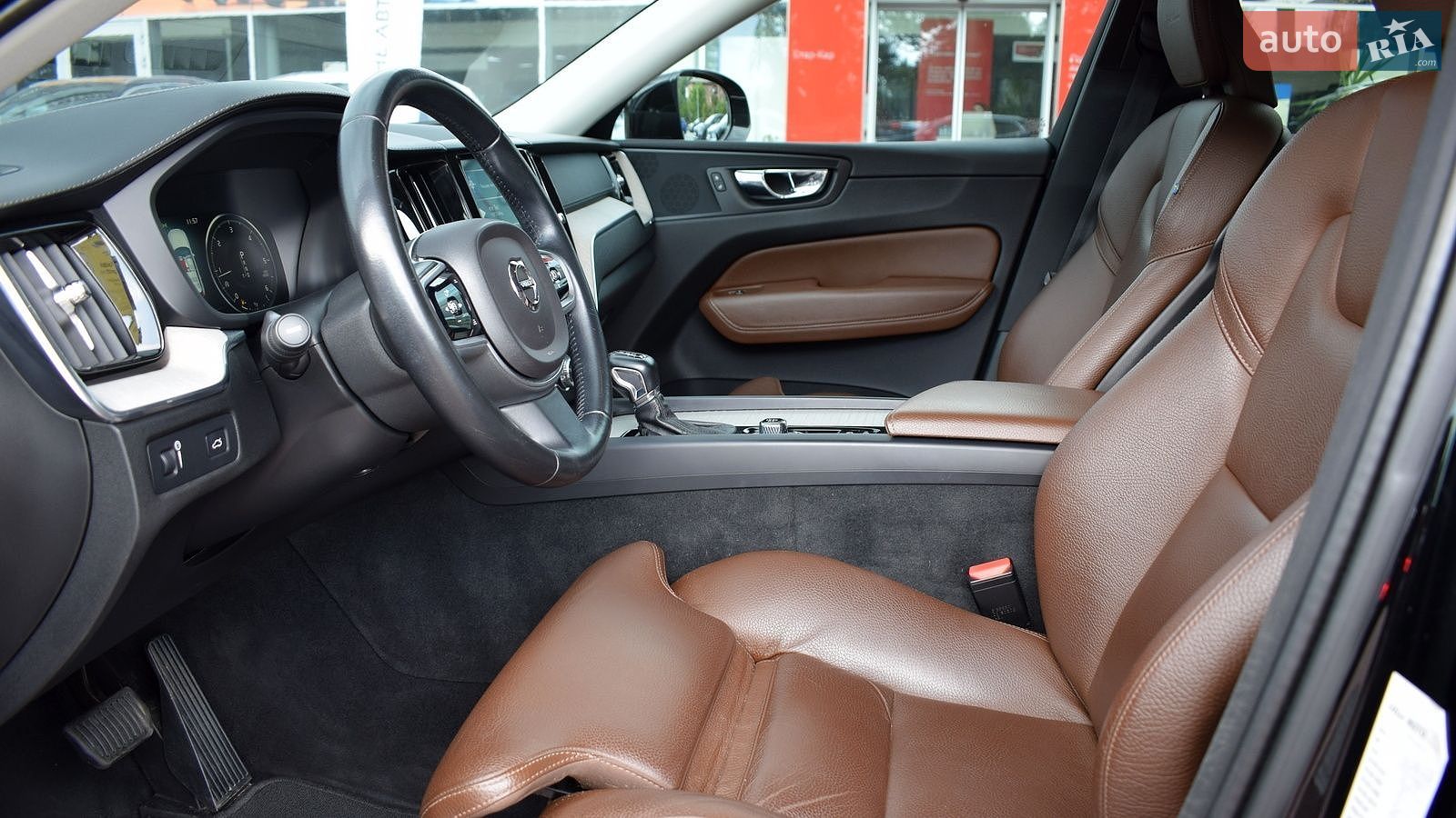 Volvo XC60 2018 VIN YV1UZA8UDK1197982 фото оголошення 12 з 32