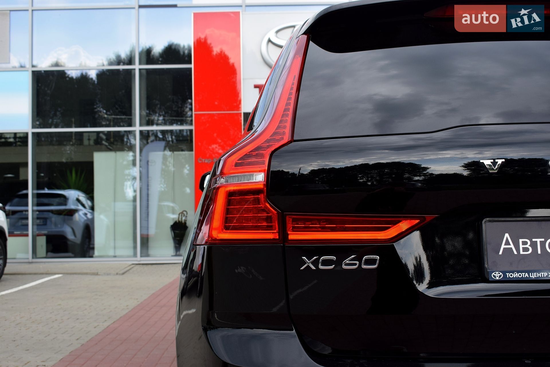 Volvo XC60 2018 VIN YV1UZA8UDK1197982 фото оголошення 21 з 32
