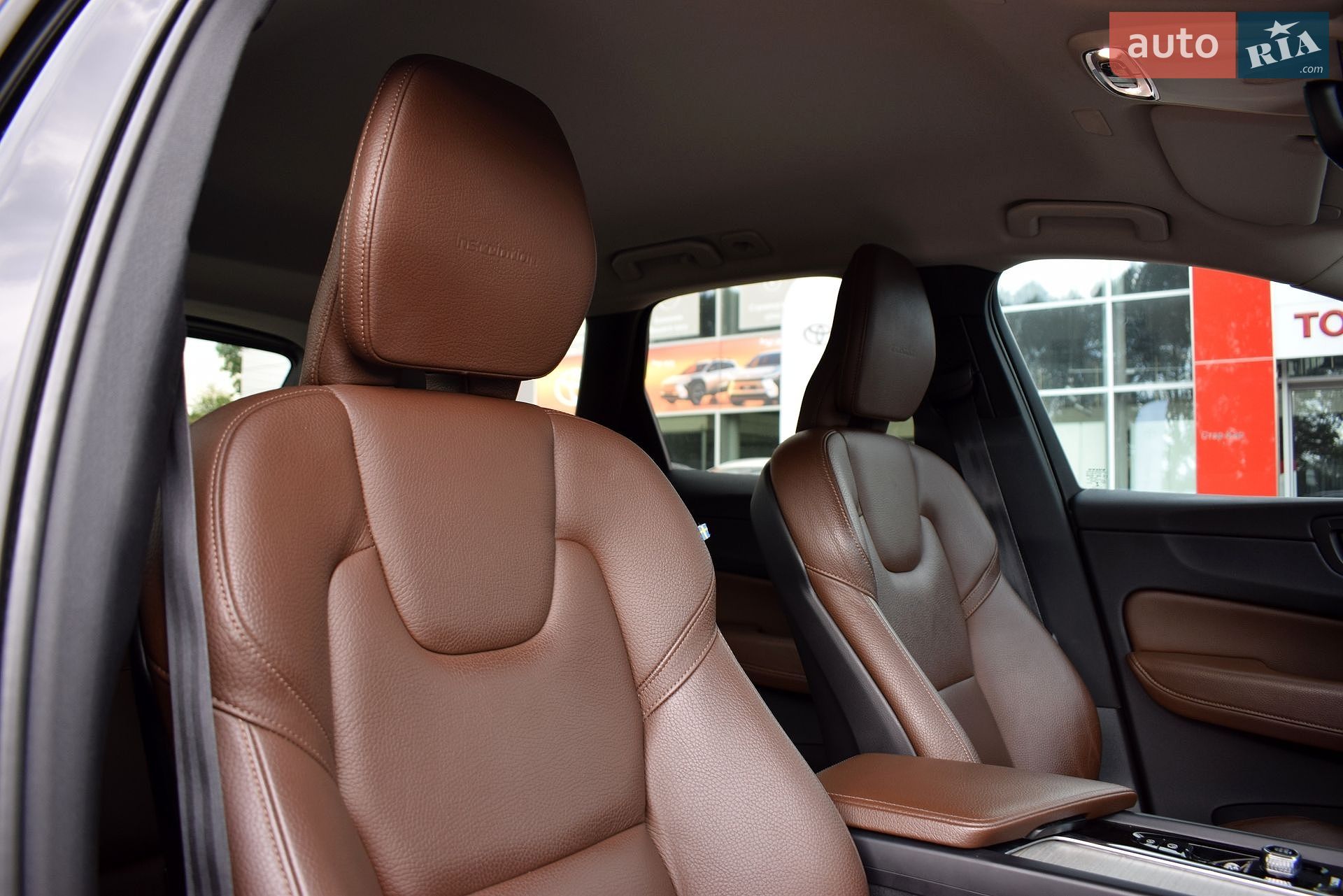 Volvo XC60 2018 VIN YV1UZA8UDK1197982 фото оголошення 27 з 32