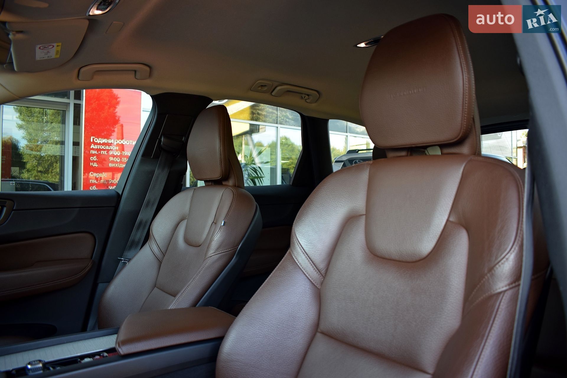 Volvo XC60 2018 VIN YV1UZA8UDK1197982 фото оголошення 28 з 32