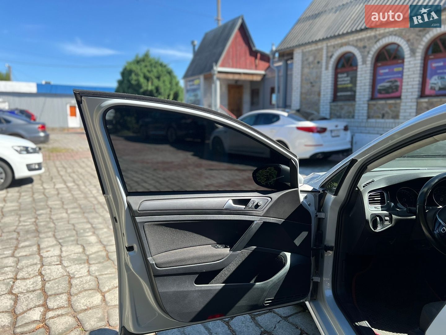 Volkswagen e-Golf 2017 VIN WVWKR7AU5HW953594 фото оголошення 8 з 24